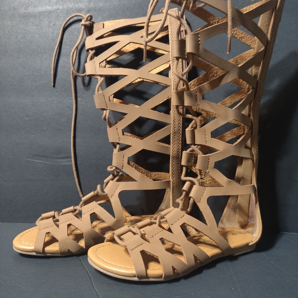 SARA JAYNE SANDALS Color Tan Size 13
